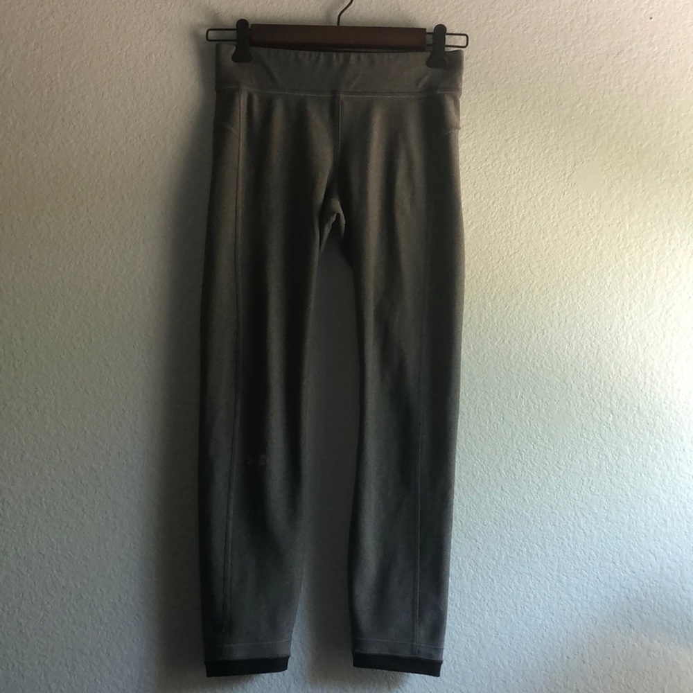 UnderArmour women’s UA Rush Leggings HeatGear Gray . Size S /P / CH